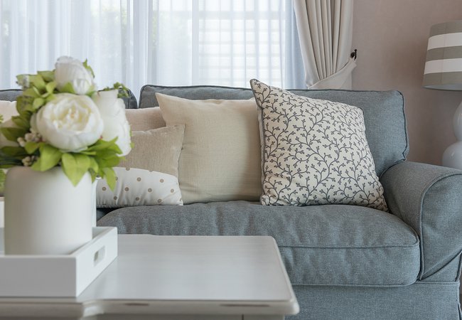 Cheerful-hello-sign-in-clean-and-bright-bedroom-with-yellow-accents